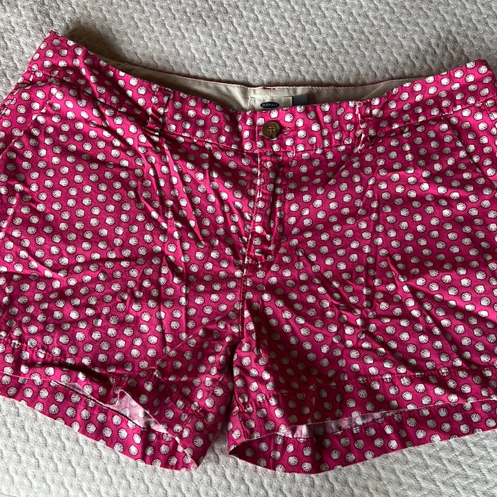 Old Navy Pink Shell Pattern Women’s size 12 Shorts